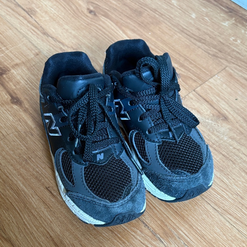 New Balance 2002BK Kids Sneakers